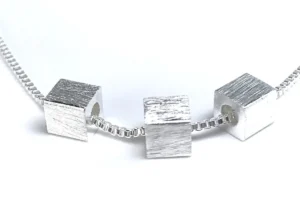 Collier argent design trois petits cube