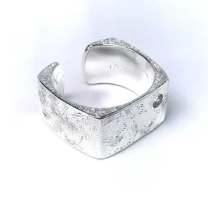 Bague large ajustable argent gravé design