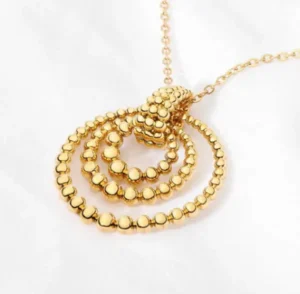 Collier tendance femme triple anneaux bille d'or
