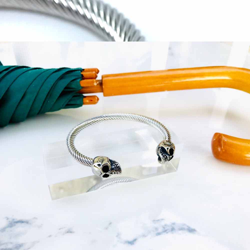 Catalogue des bijoux de la catégorie de joncs pour hommes