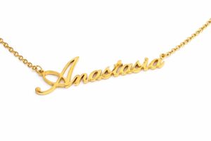 Collier prénom découpé personnalisé – Chaîne fine dorée – Prénom au choix