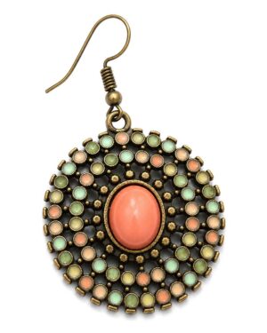 Boucles d’oreilles femme pendantes originales rosace corail avec cabochons pastel sur fond blanc