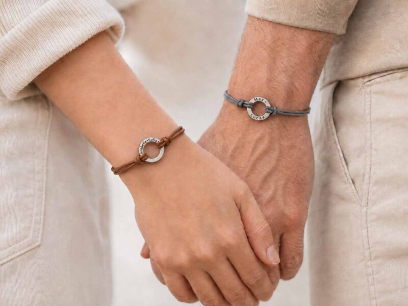 Bracelet cordon personnalisé porté au poignet – modèle femme et homme